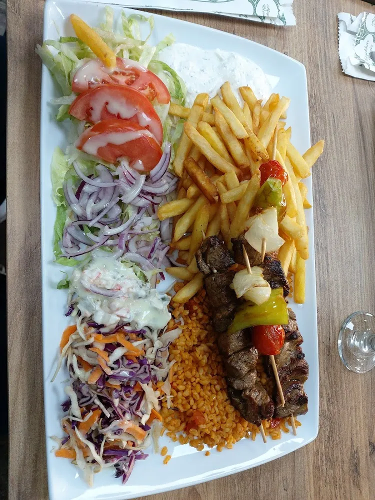 Brochettes d'agneau Et Ses Légumes